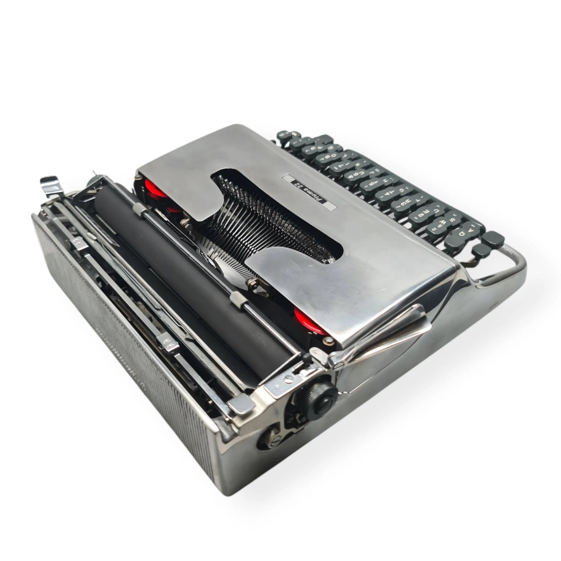 Olivetti Pluma 22 - Limited Polished Silver Edition Typewriter QWERTY ElGranero Typewriter.Company