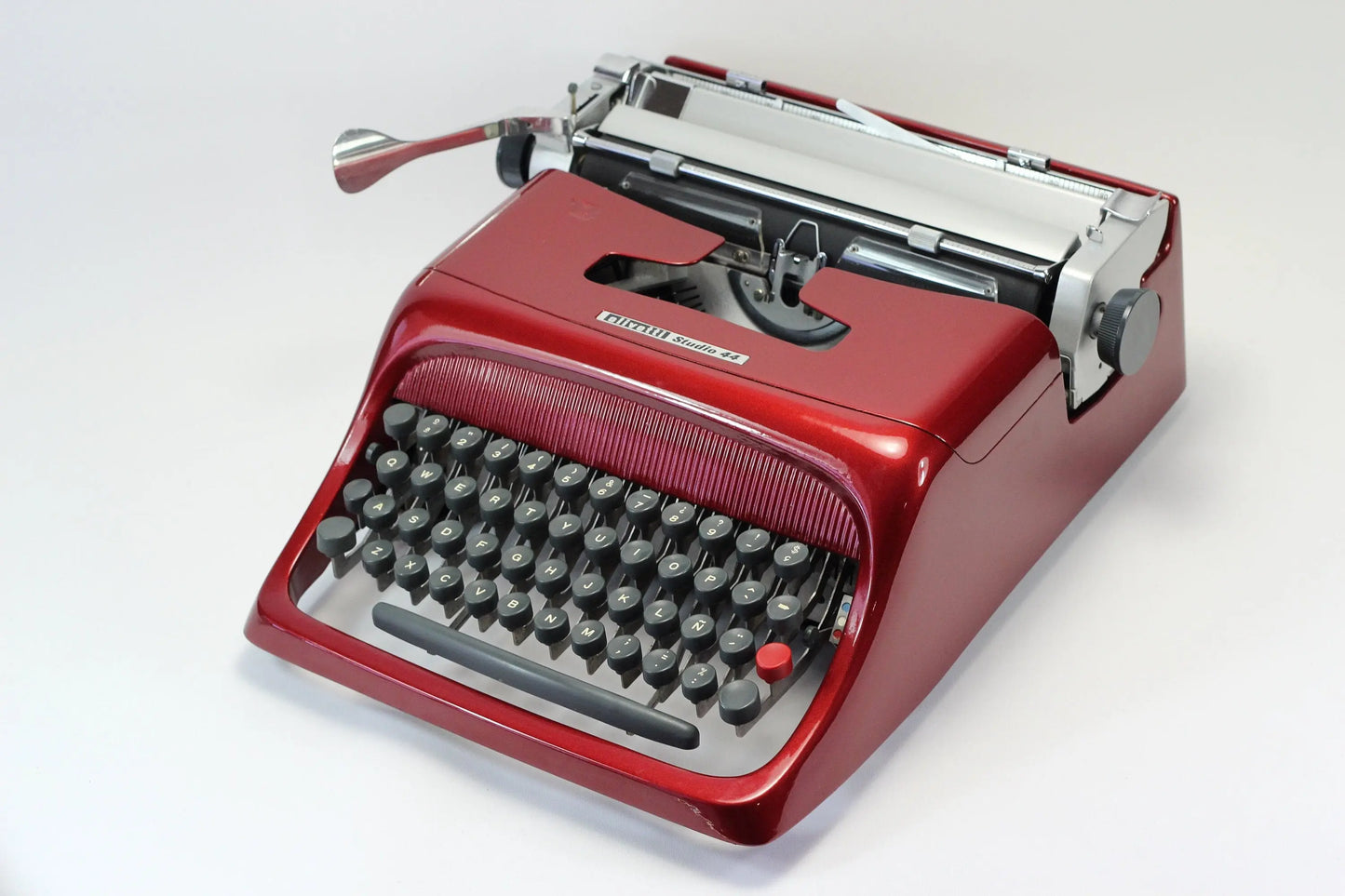 Olivetti Studio 44 Burgundy Vintage Typewriter, Serviced - ElGranero Typewriter.Company