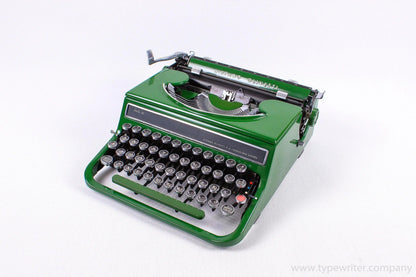 Olivetti Studio 46(42) Máquina de escribir vintage verde brillante, restaurada - ElGranero Typewriter.Company