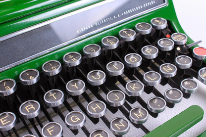 Olivetti Studio 46(42) Máquina de escribir vintage verde brillante, restaurada - ElGranero Typewriter.Company