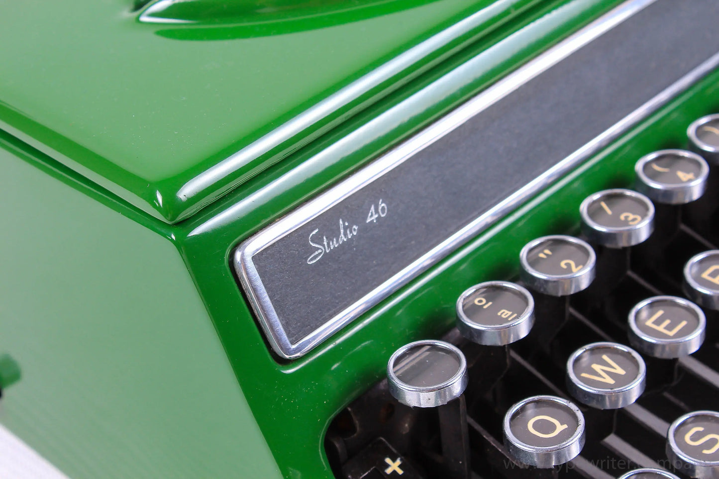 Olivetti Studio 46(42) Glossy Green Vintage Typewriter, Serviced - ElGranero Typewriter.Company