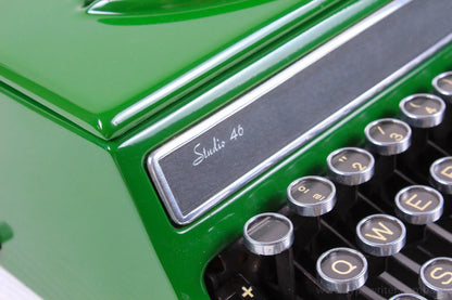 Olivetti Studio 46(42) Máquina de escribir vintage verde brillante, restaurada - ElGranero Typewriter.Company