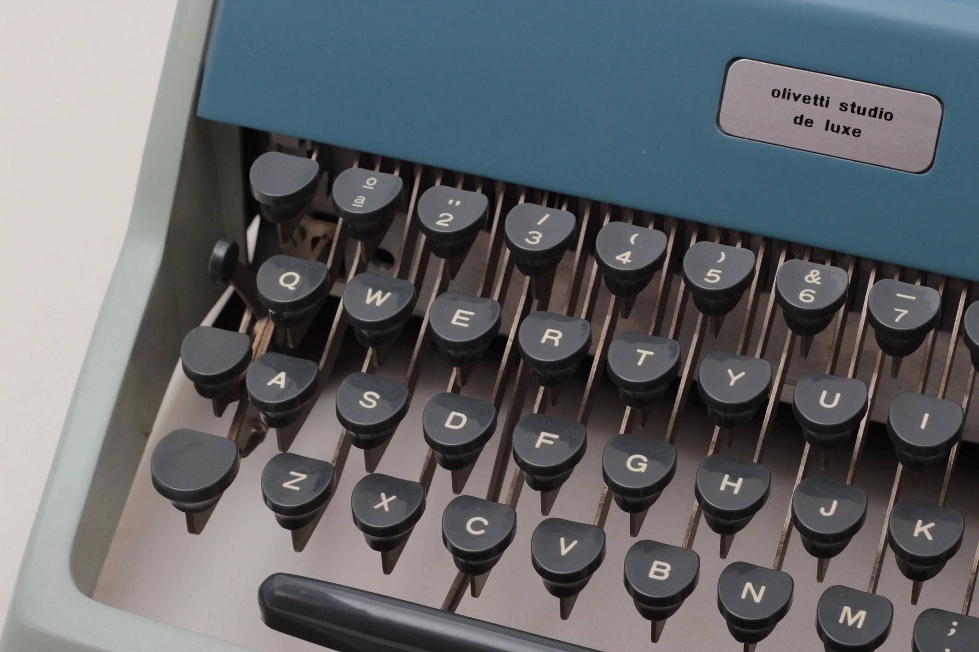 Olivetti Studio de Luxe Original Typewriter, Vintage, Mint Condition, Manual Portable, Professionally Serviced by Typewriter.Company - ElGranero Typewriter.Company