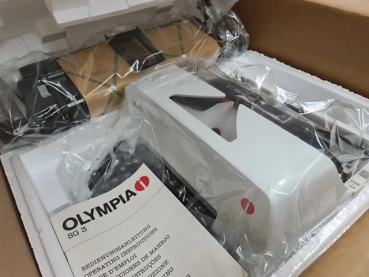 Olympia SG 3 Typewriter, carriage A3, manual BRAND NEW - ElGranero Typewriter.Company