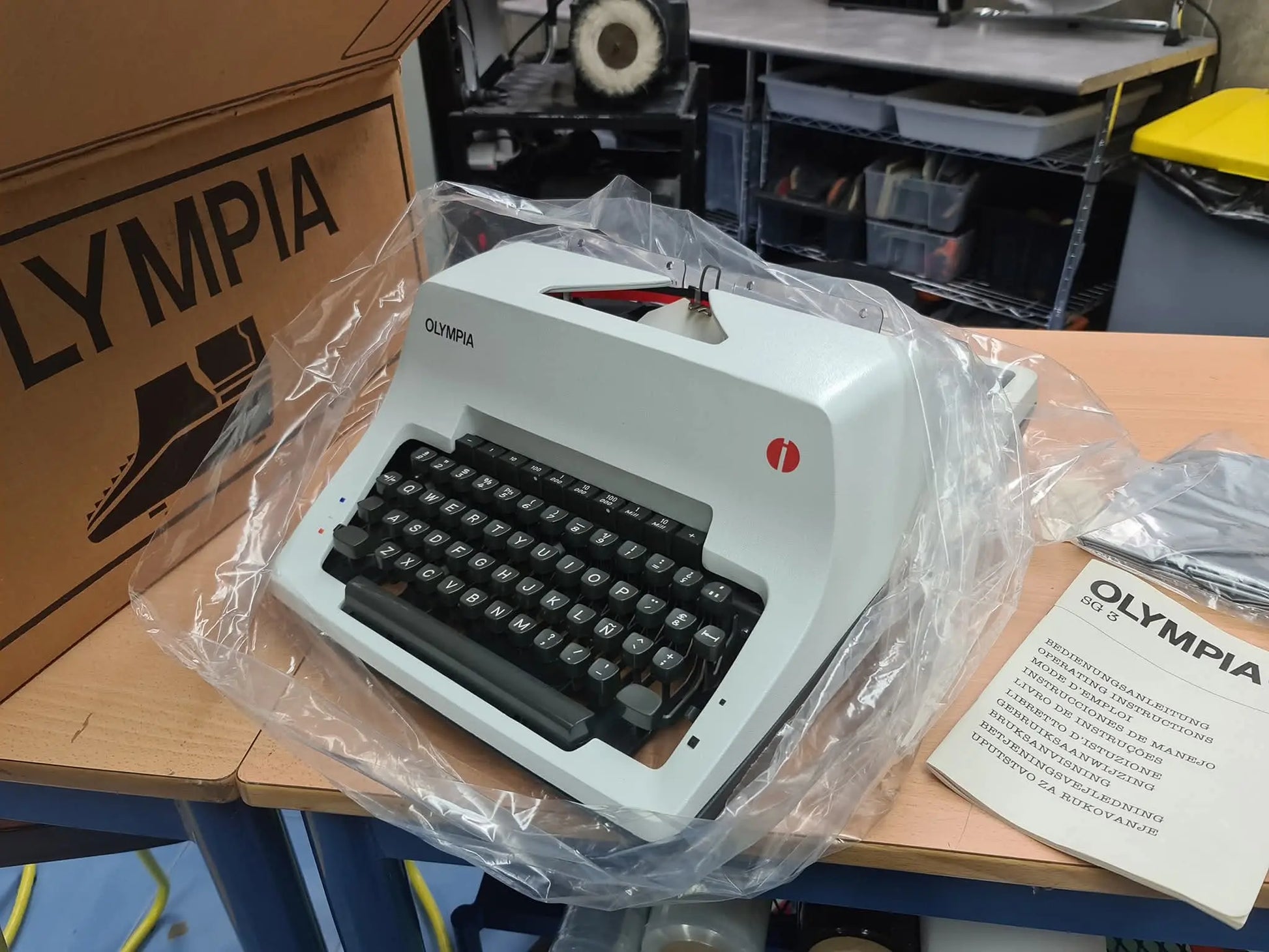 Olympia SG 3 Typewriter, carriage A3, manual BRAND NEW - ElGranero Typewriter.Company