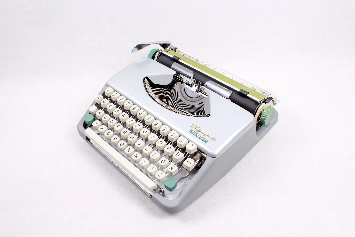 Olympia Splendid 33 Pastel Typewriter, Vintage, Mint Condition, Manual Portable, Professionally Serviced by Typewriter.Company - ElGranero Typewriter.Company