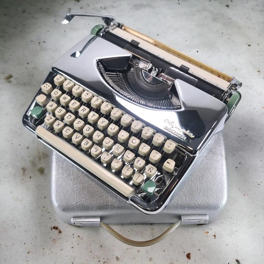 Olympia Splendid 33, Custom Black & Silver Manual Vintage Typewriter, Serviced (Copy) ElGranero Typewriter.Company