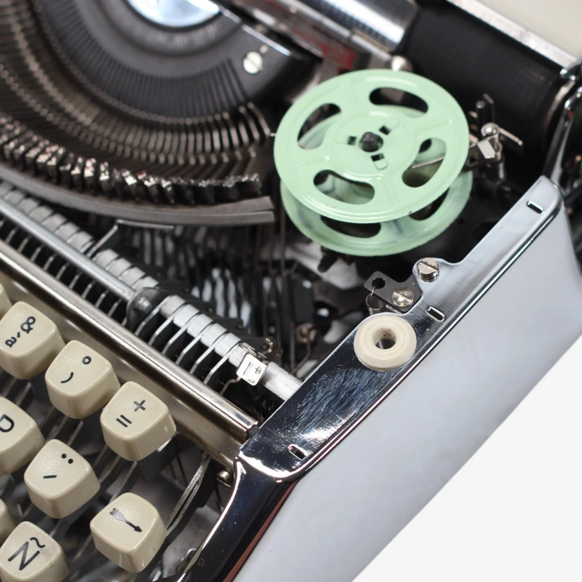Olympia Splendid Vintage Manual Typewriter, Silver, Green, QWERTY, Restored - ElGranero Typewriter.Company