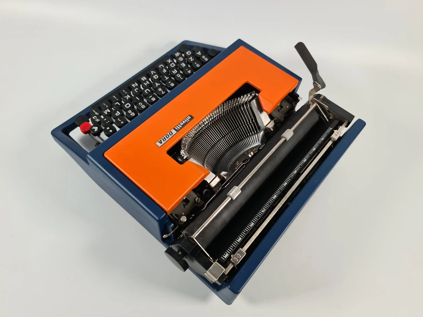 SALE! - Olivetti Lettera 31 Blue/Orange Typewriter, Vintage, Professionally Serviced - ElGranero Typewriter.Company