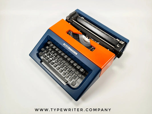 SALE! - Olivetti Lettera 25 Navy Blue/Orange, 1970s, Vintage, Mint Condition, Professionally Serviced - ElGranero Typewriter.Company
