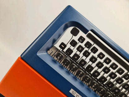 ¡VENDIDO! Olivetti Lettera 25 Azul Marino / Naranja, Máquina de Escribir Manual Vintage, Restaurada - ElGranero Typewriter.Company