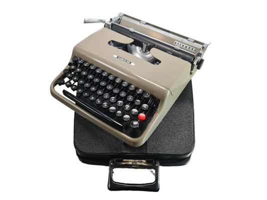 RARE BODONI ELITE FONT Olivetti Lettera 22 Typewriter, made in Italy - ElGranero Typewriter.Company
