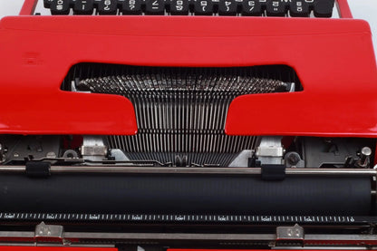 Olivetti Lettera 32 Rojo Brillante Máquina de Escribir Manual Vintage, Restaurada - ElGranero Typewriter.Company