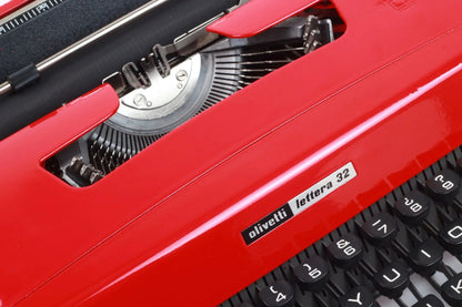 Olivetti Lettera 32 Rojo Brillante Máquina de Escribir Manual Vintage, Restaurada - ElGranero Typewriter.Company