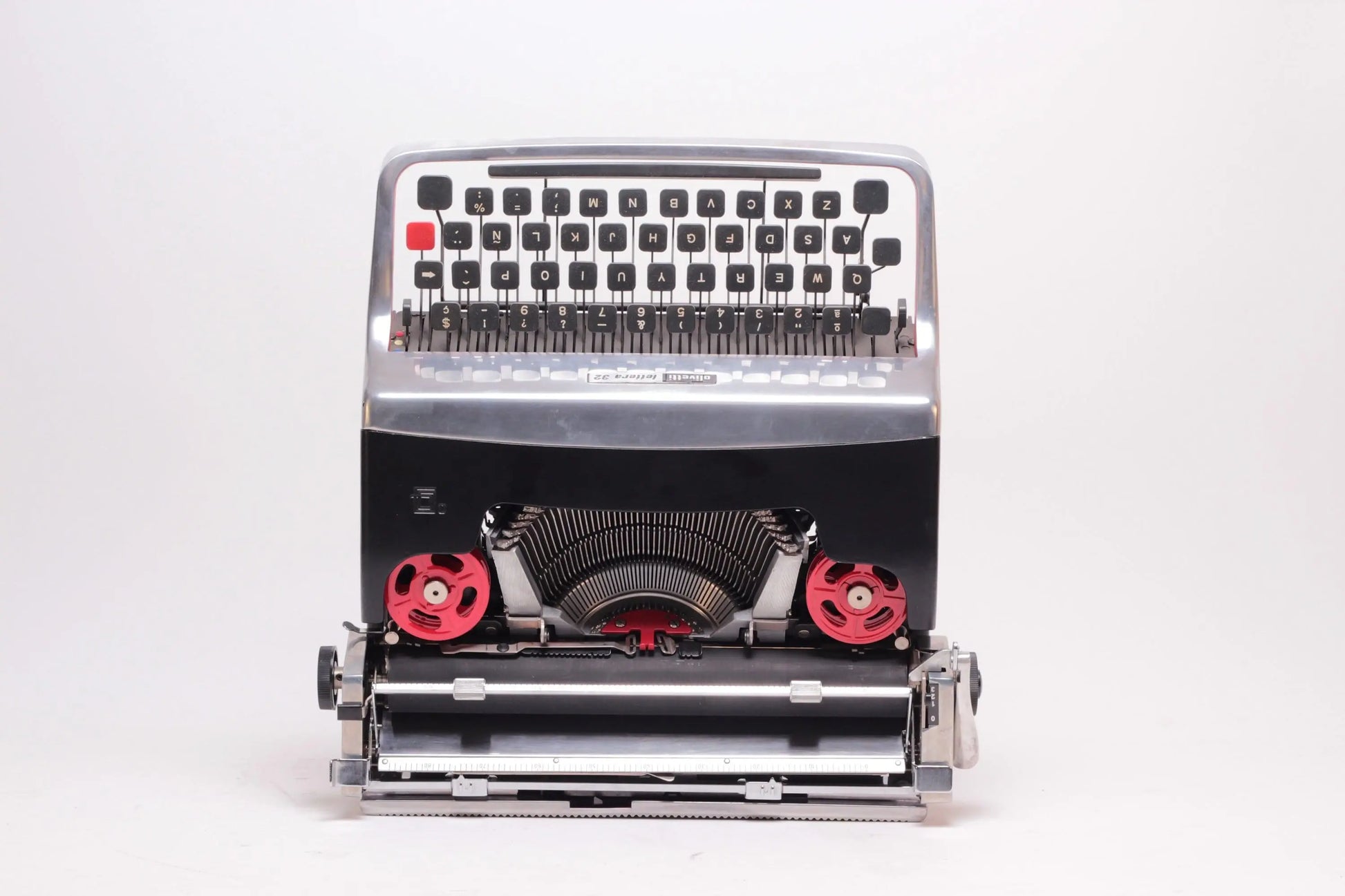 SALE! - Limited Edition Olivetti Lettera 32 "Chrome" & Black Typewriter, Vintage, Professionally Serviced - ElGranero Typewriter.Company