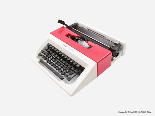 SALE! - Olivetti Lettera 15 White Red Typewriter, Vintage, Professionally Serviced - ElGranero Typewriter.Company