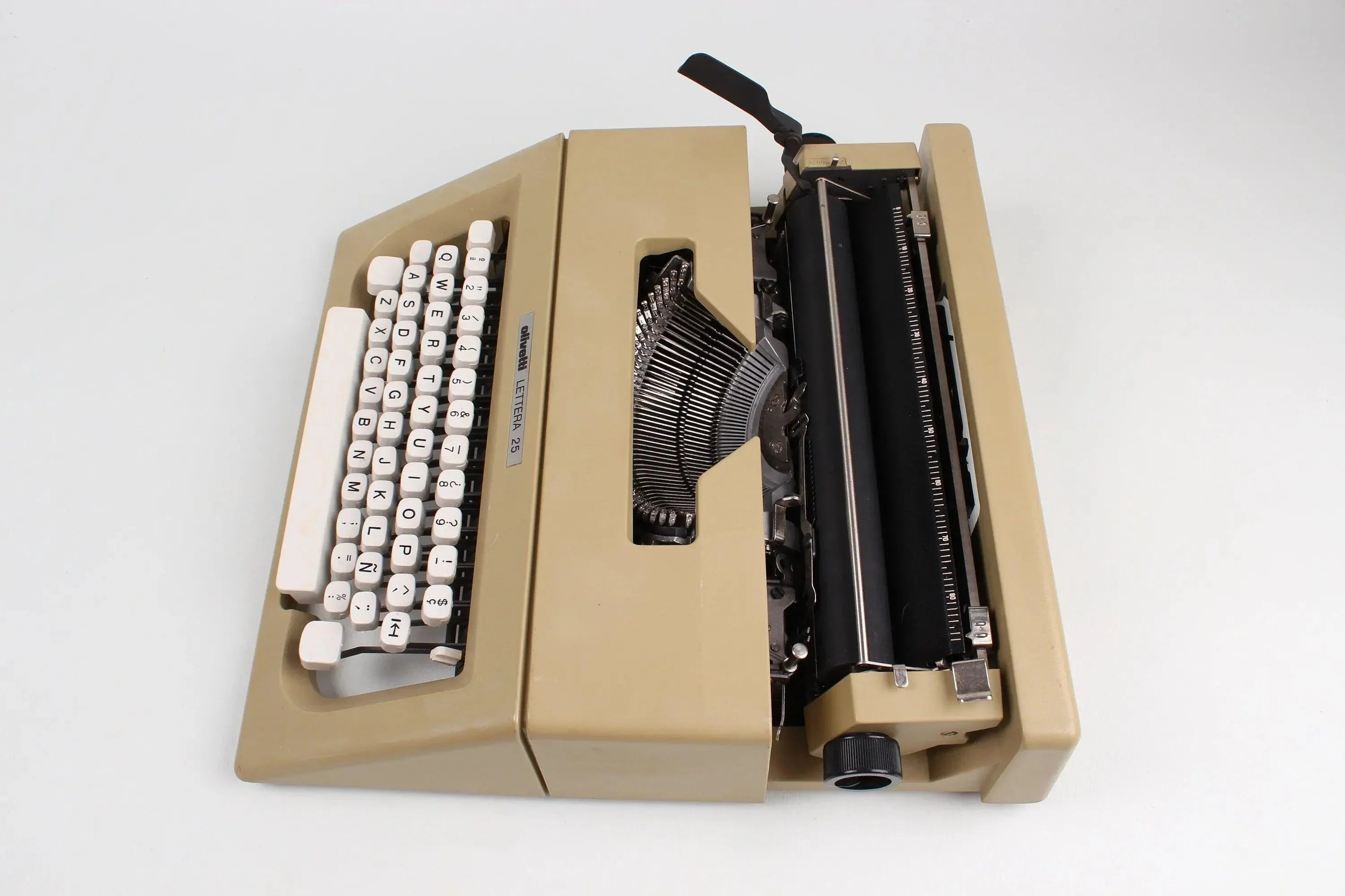 Olivetti Lettera 25 Beige, Vintage Manual Typewriter, Serviced
