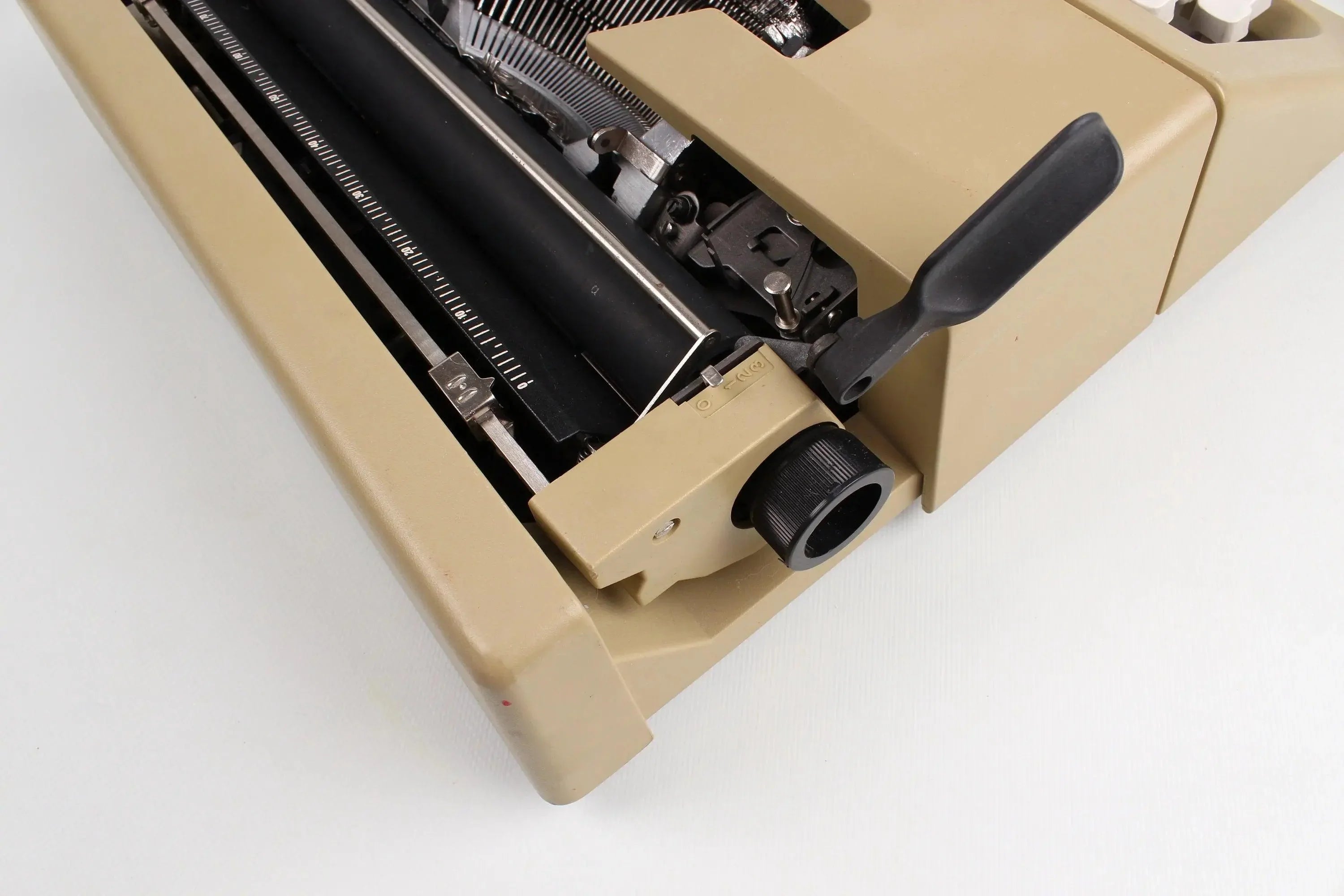 Olivetti Lettera 25 Beige, Vintage Manual Typewriter, Serviced