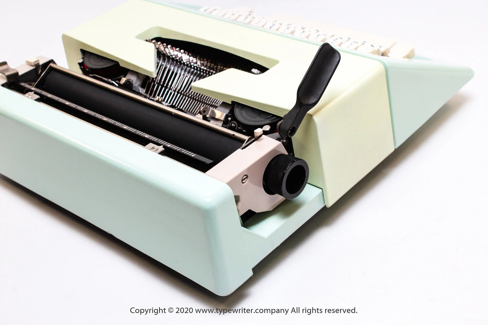 SALE! - Olivetti Lettera 25 Light Mint Green Typewriter, Vintage, Professionally Serviced - ElGranero Typewriter.Company