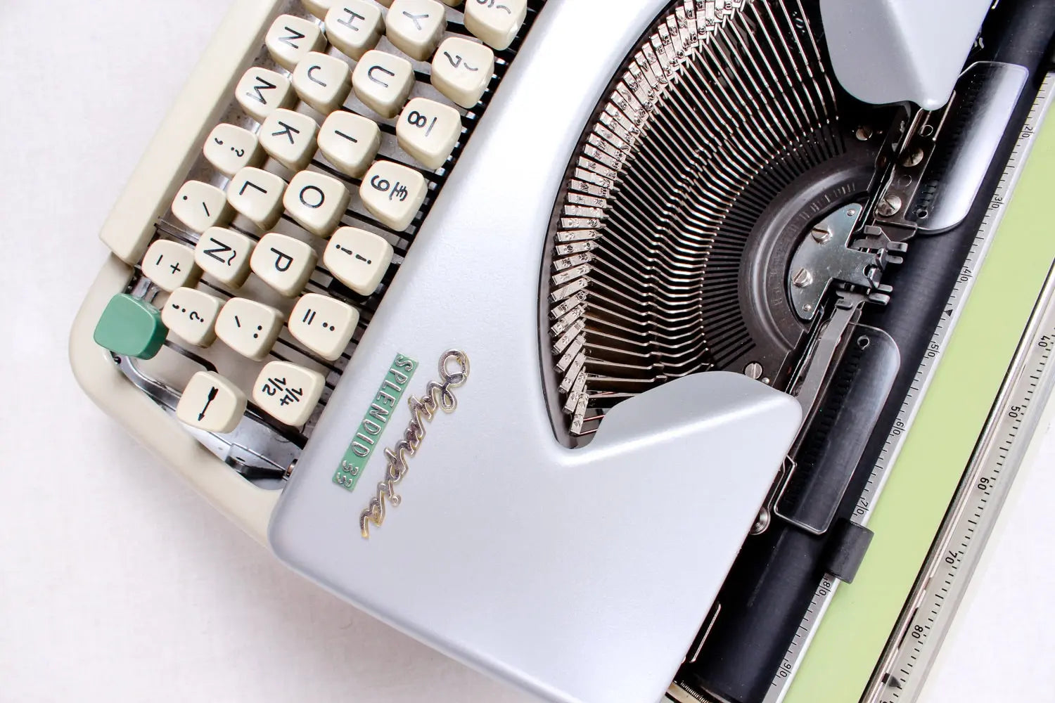 SALE! - Olympia Splendid 33 Cream & Silver Typewriter, Vintage, Mint Condition, Professionally Serviced - ElGranero Typewriter.Company