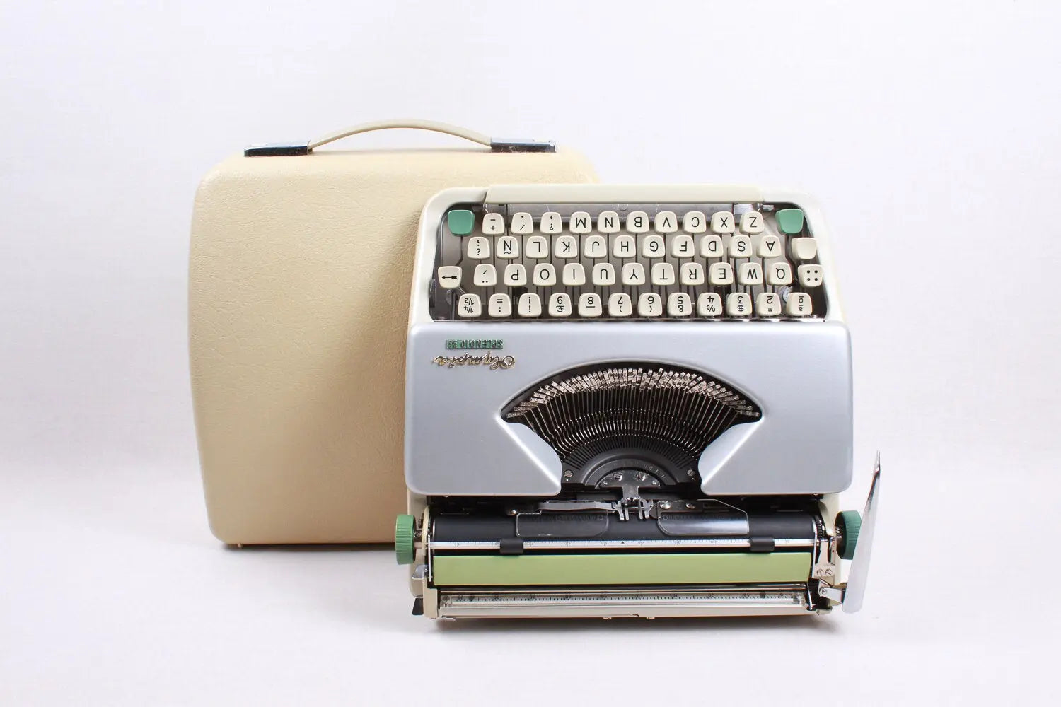 SALE! - Olympia Splendid 33 Cream & Silver Typewriter, Vintage, Mint Condition, Professionally Serviced - ElGranero Typewriter.Company