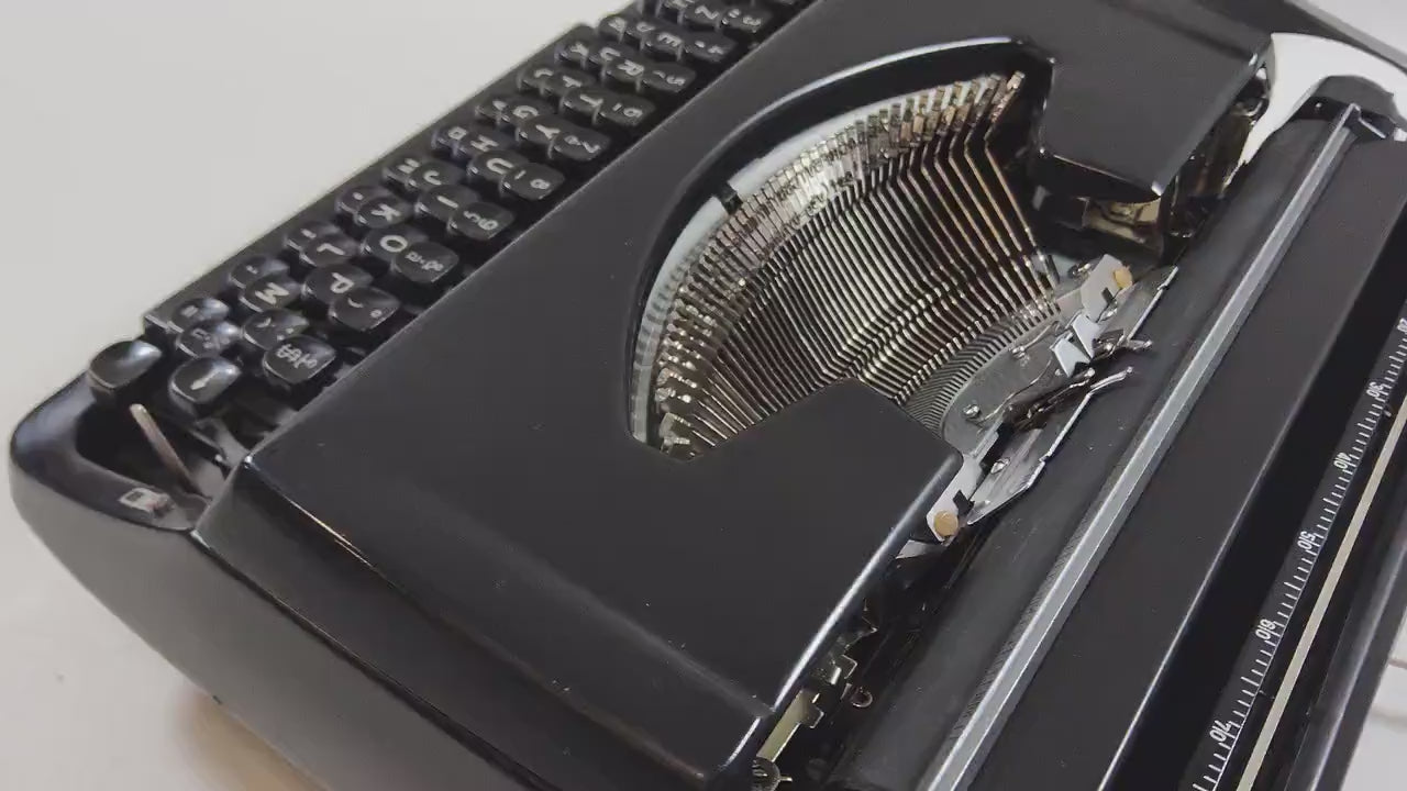 SOLD! Brother DeLuxe 220, Black Manual Vintage Typewriter