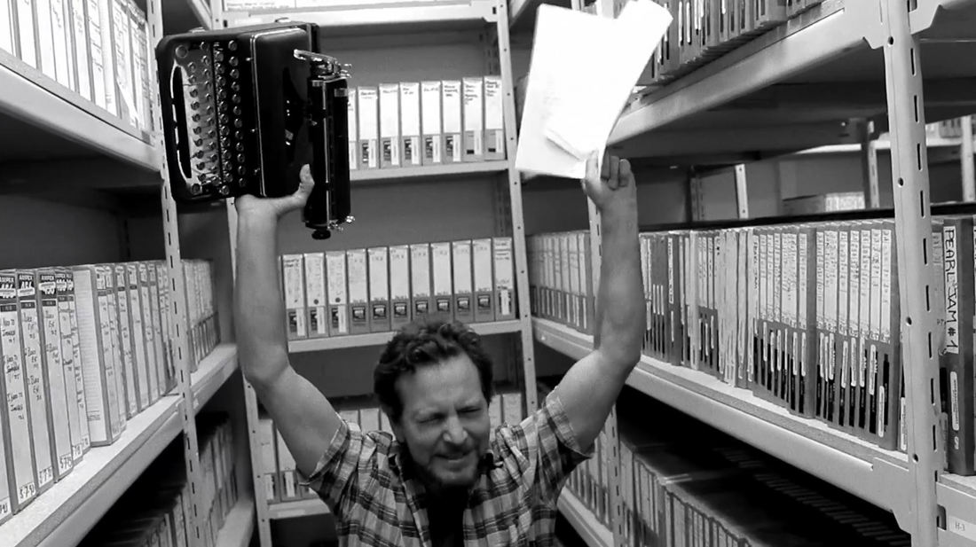 Eddie_Vedder_-_Mind_Your_Manners_-_Lightning_Bolt_Vignette_-_Pearl_Jam

Alt text